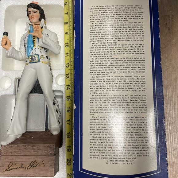 Vintage 15.5” Elvis Decanter Music Box Love Me Tender Collectible - Picture 4 of 11